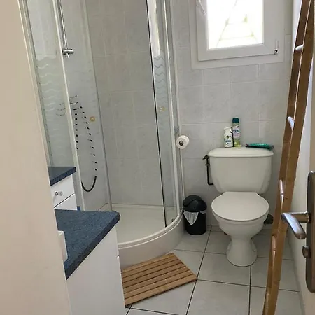 Apartment Appt Avec Parking, Clim, Wifi A 50 M De La Palavas-les-Flots